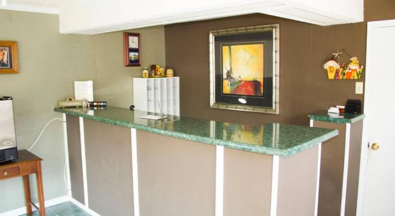 Budget Inn — photo 2