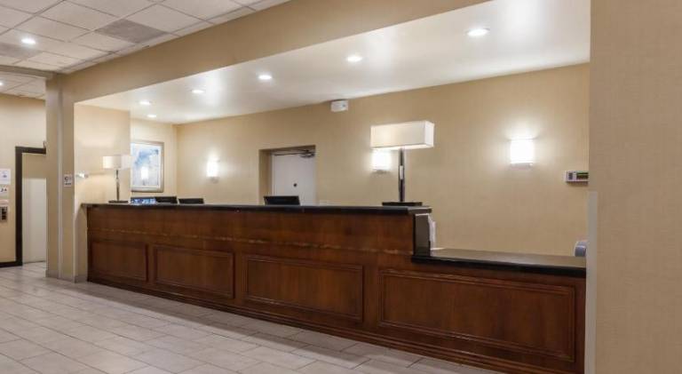Ramada by Wyndham San Diego National City — photo 5