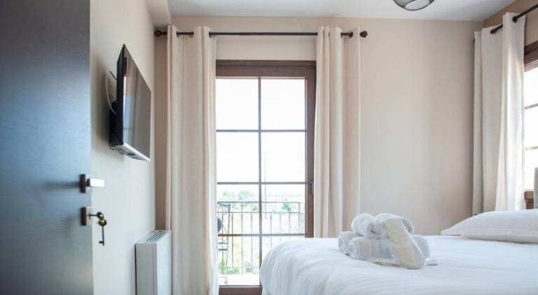 Rental apartment with patio & yard | Pets allowed in Ioannina
