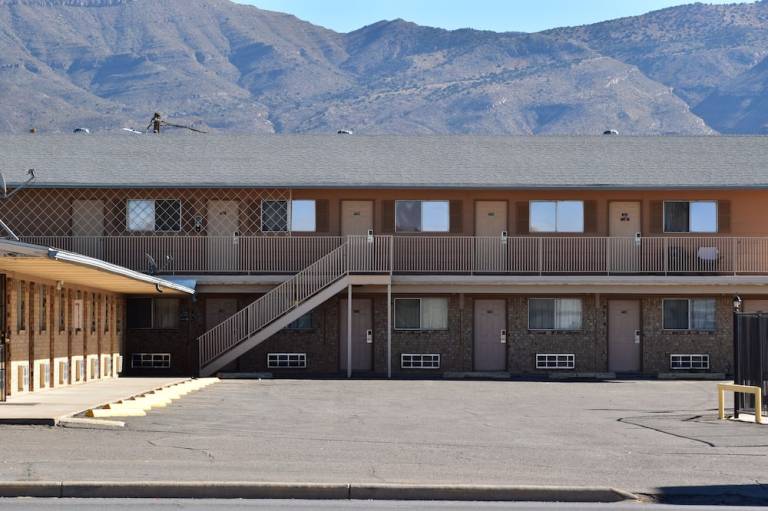 Satellite Inn