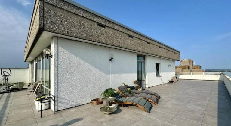 Holiday apartment with hot tub in Neuss