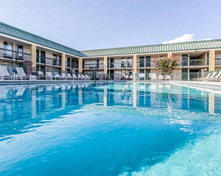 Days Inn by Wyndham Hinesville Near Fort Stewart — photo 5