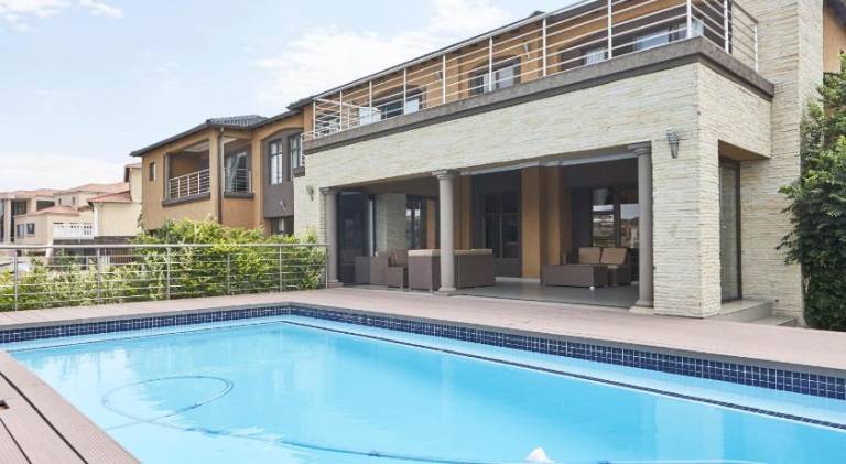 Vacation home with pool & jacuzzi | Pets are welcome — photo 4