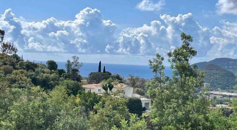 Apartment with hot tub in Mandelieu-La-Napoule