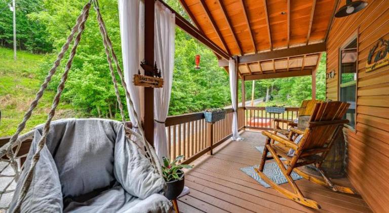 House with hot tub | Pets are welcome — photo 4