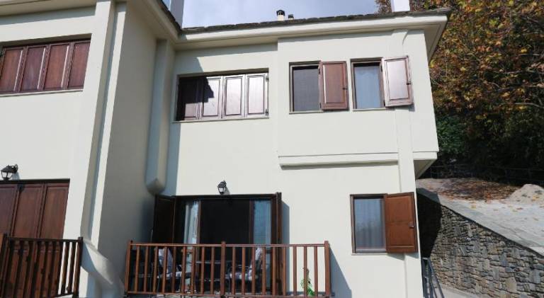 Lovely holiday apartment with garden & patio | Pets allowed in South Pelion