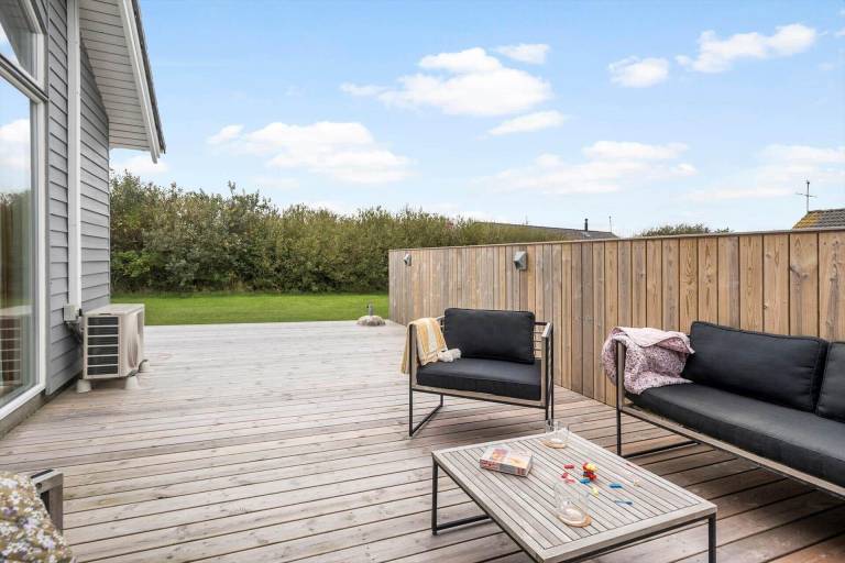 Fully equipped big vacation home with patio, sauna & BBQ | Pets are welcome in Harboore