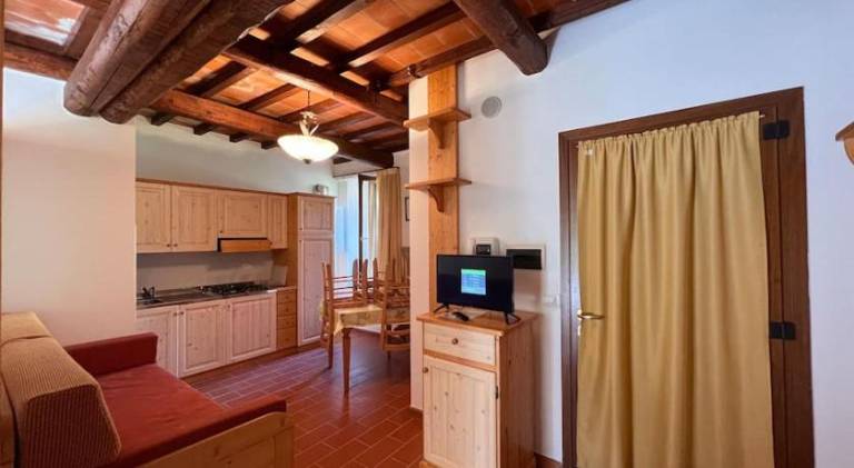 Rental apartment with pool & yard — photo 2