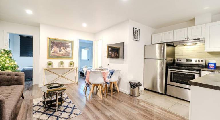 Cozy 2-Bedroom in Griffintown in Montréal, QC