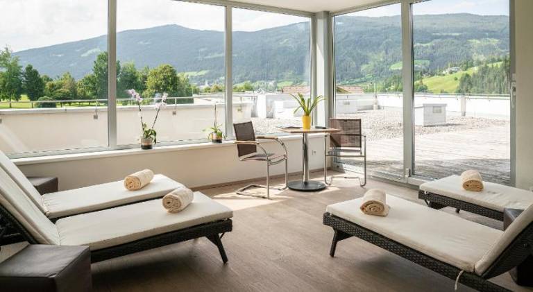 Serviced apartment with pool, terrace & yard | Dogs allowed — photo 3