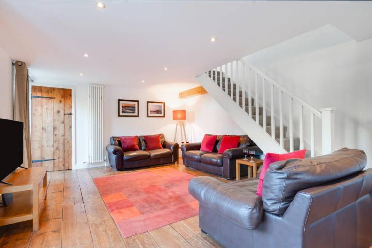Fully equipped lovely cottage with yard | Pets allowed — photo 4