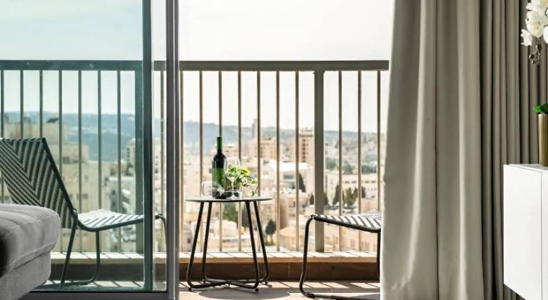 Apartment with terrace — photo 4