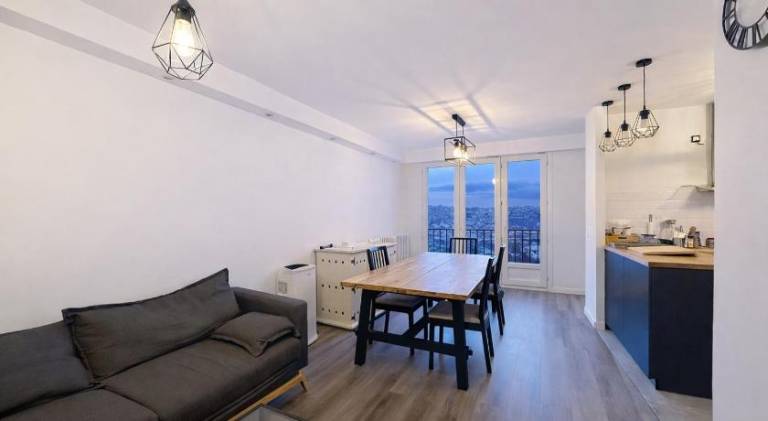 Apartment with 3 rooms for 6 persons in Suresnes