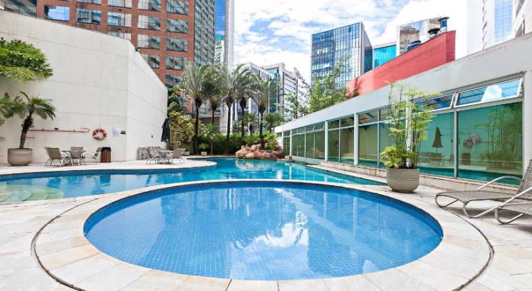 Serviced apartment with pool, sauna & yard in Olímpia