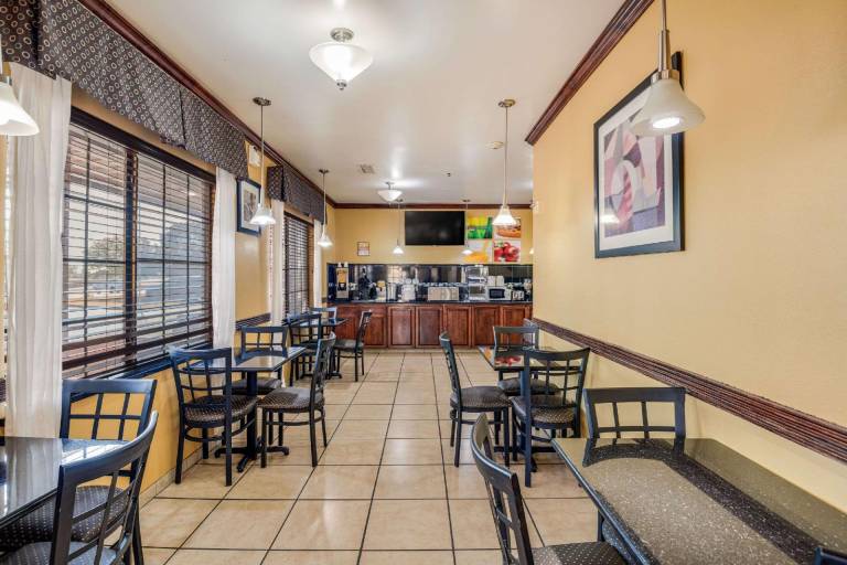 Econo Lodge Lubbock I-27 — photo 3