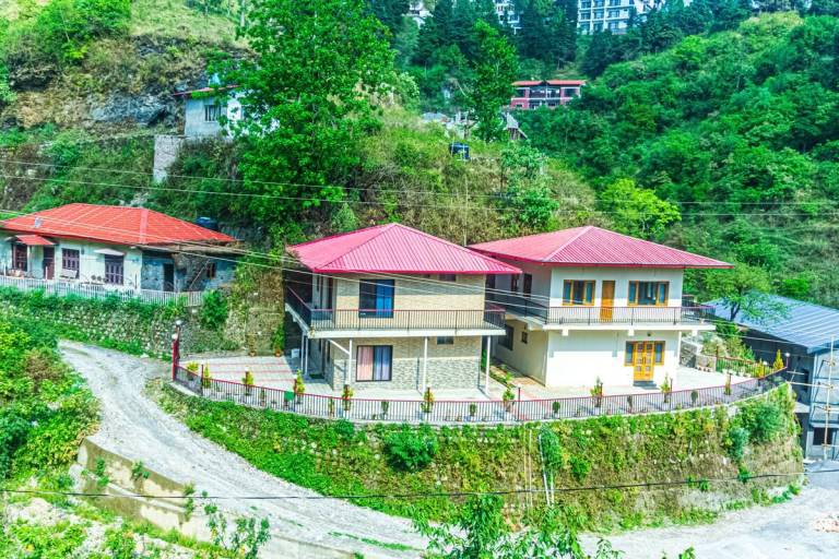 Villa with 2 rooms for 8 persons in Almora