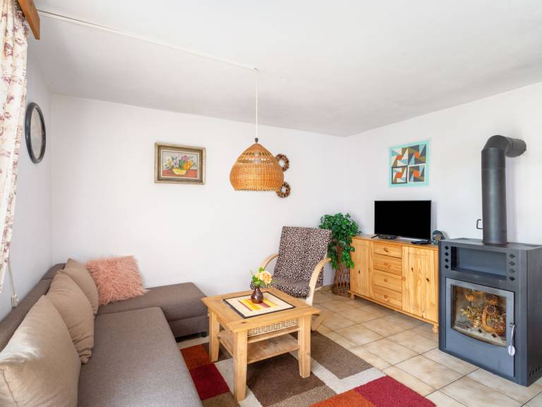 Vacation home with garden, barbecue & heated pool — photo 3