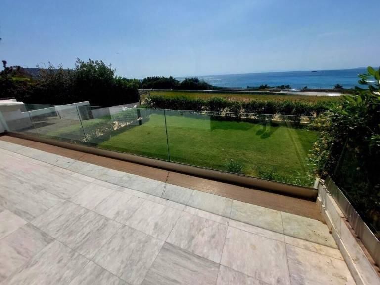 Βίλα Παραλία Σαρωνίδα