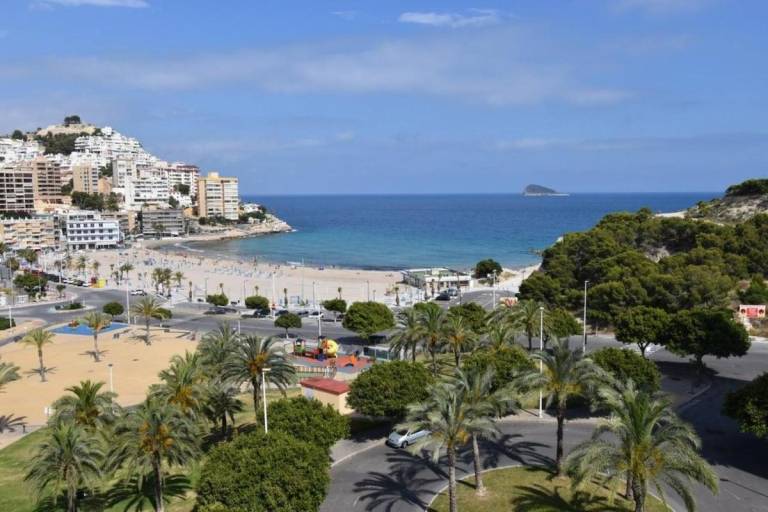 Vacation home with pool, yard & terrace in Benidorm