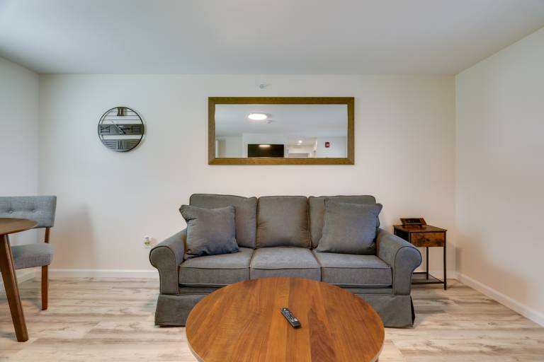 3 Mi to Beach & Pier: Pet-Friendly Cape Cod Apt! — photo 5