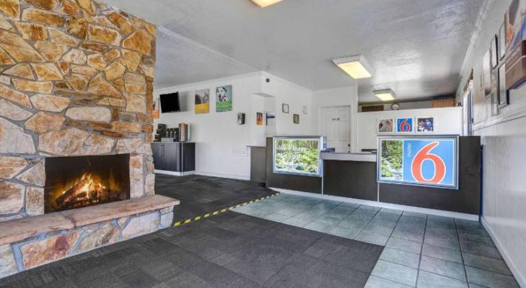 Motel 6 Fort Bragg, CA — photo 3