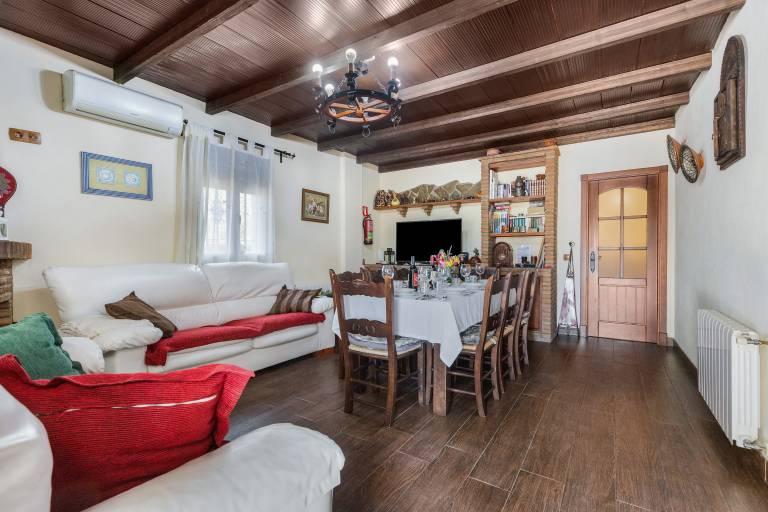 Fully equipped vacation home with fast internet, BBQ & garden | Mountain view | Pets allowed — photo 4