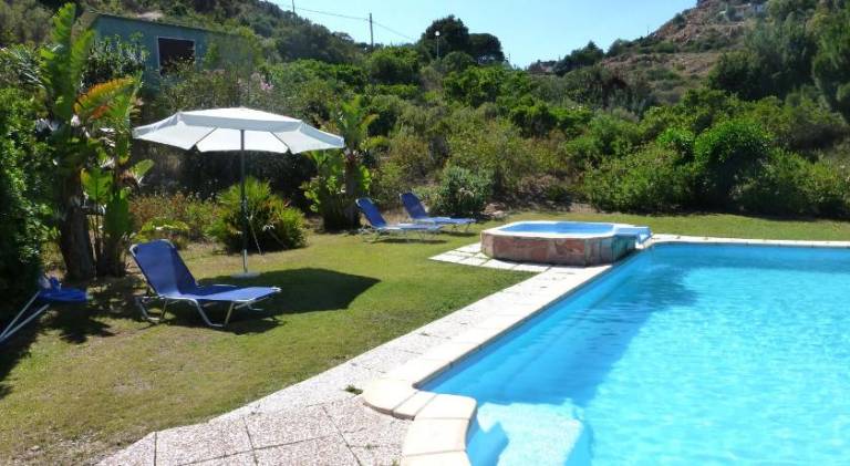 Vacation home with pool, garden & barbeque — photo 3