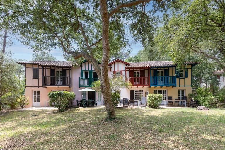 Child-friendly vacation home with pool & yard | Garden view | Pet-friendly — photo 2