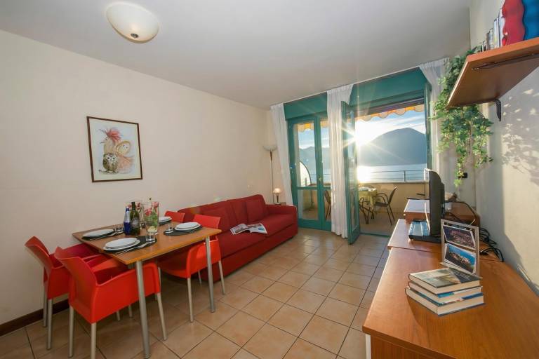Holiday apartment with patio | Lake view — photo 3