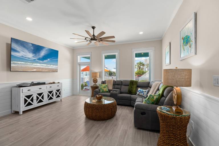 Child-friendly pleasant vacation home with pool | Beach nearby | Pets allowed — photo 3
