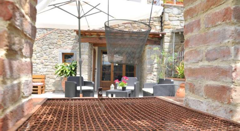 House with barbeque, patio & garden — photo 4