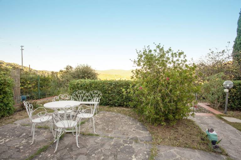 Family-oriented nice villa with yard & terrace | Dogs allowed — photo 4