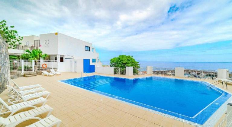 Apartment with pool & terrace — photo 3