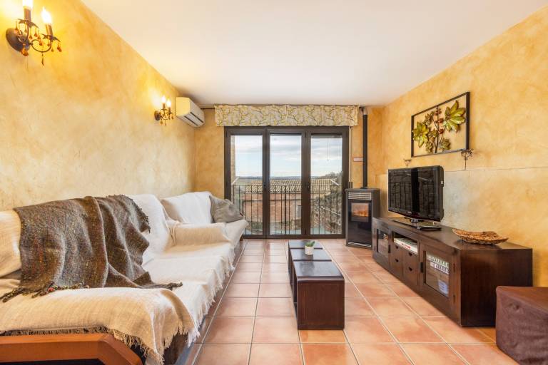 House with patio, barbeque & hot tub in Lleida