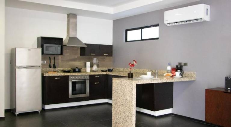 Serviced apartment with terrace & pool — photo 4