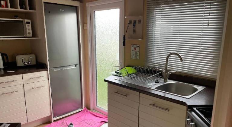 Spacious & welcoming 6th Berth Caravan California Cliffs Holiday Park, Norfolk Coast — photo 5