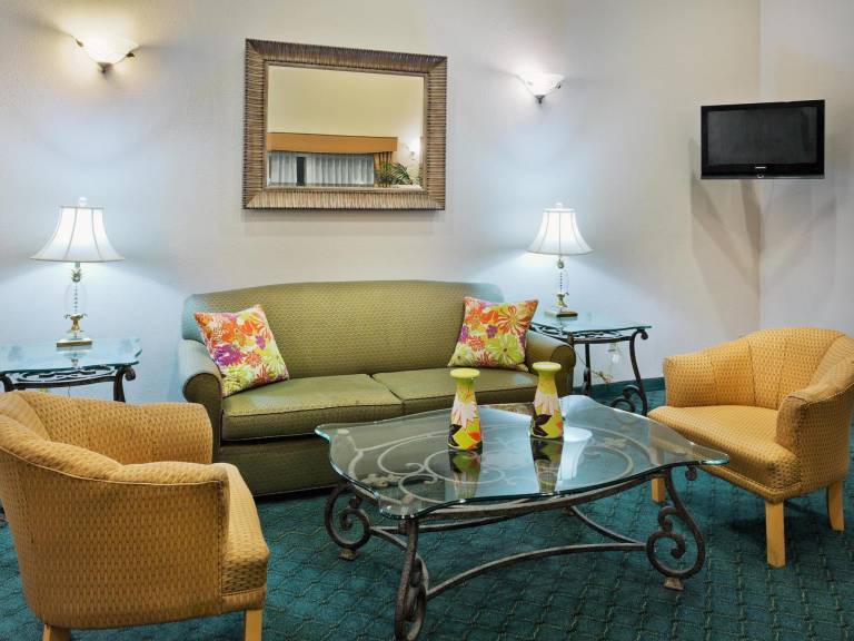 La Quinta Inn by Wyndham Everett — photo 4