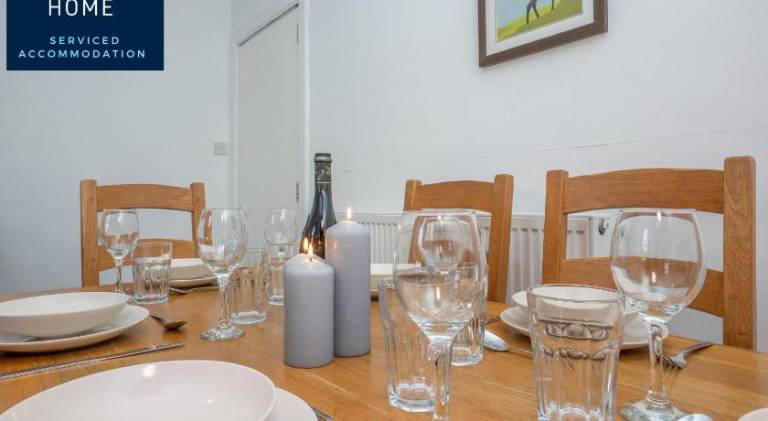 Free Parking Outside LEZ Zone - Dwellcome Home Ltd 3 Double Bedroom Apartment, Fast WIFI, Ideal for — photo 3