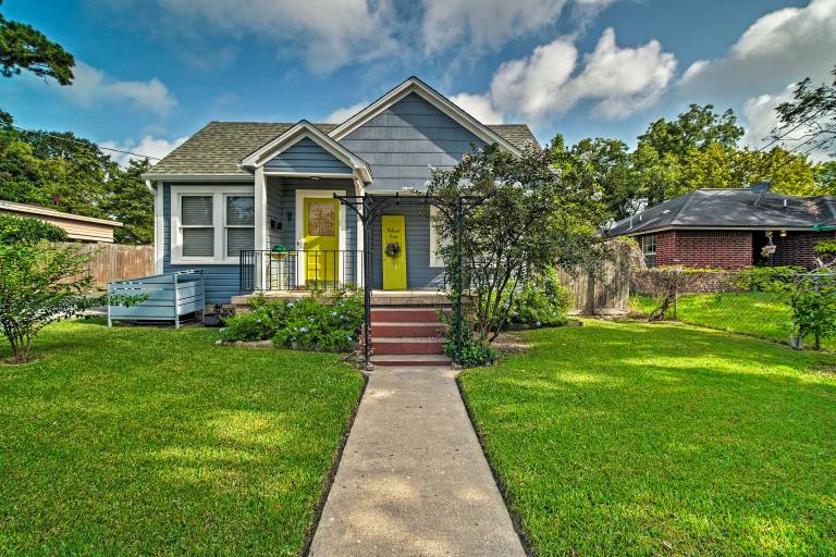 Pet-Friendly Brenham Cottage w/ Yard! in Brenham, TX