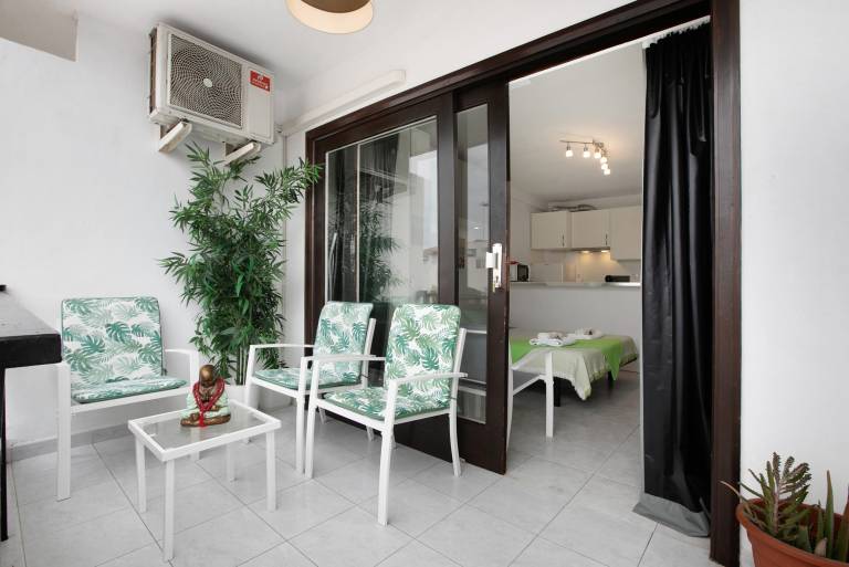 Pleasant studio with terrace & fast internet | City view | Close to the beach | Pet-friendly — photo 2
