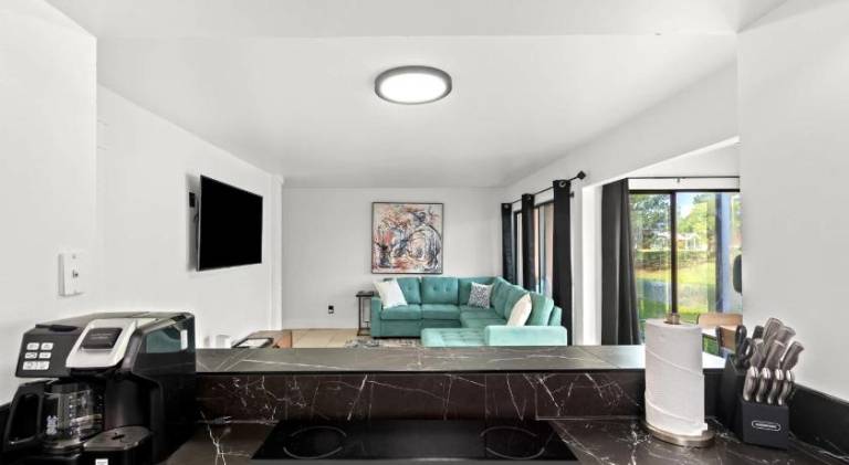 Vacation home with pool — photo 5