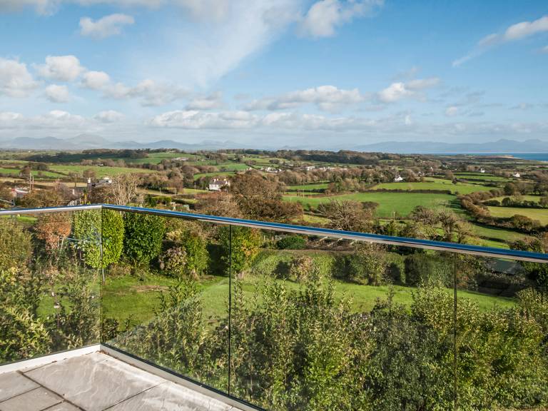 Child-friendly cottage with yard | Sea view | Pets allowed in Pwllheli