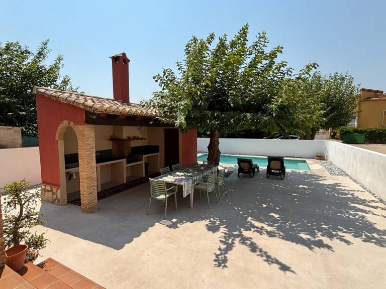 Fully equipped vacation home with pool, patio & grill | Sea view | Close to the beach | Pet-friendly in València