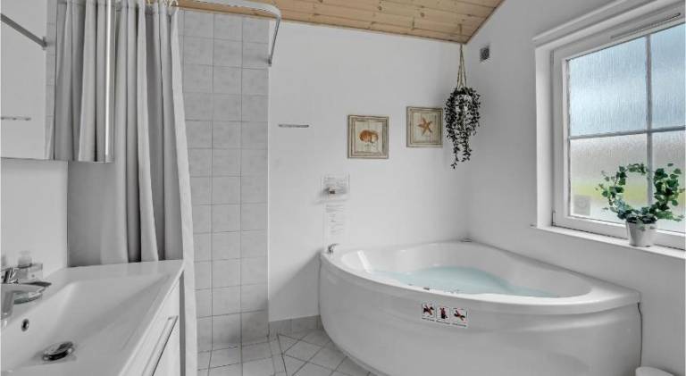 Vacation home with pool & hot tub | Pets allowed — photo 3