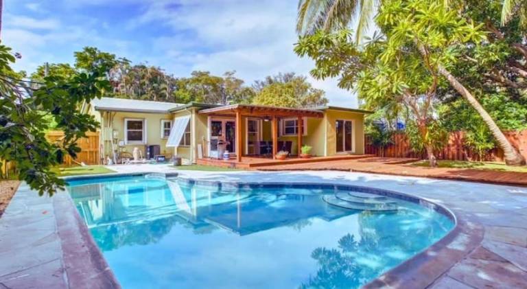 House with pool in Fort Lauderdale, FL