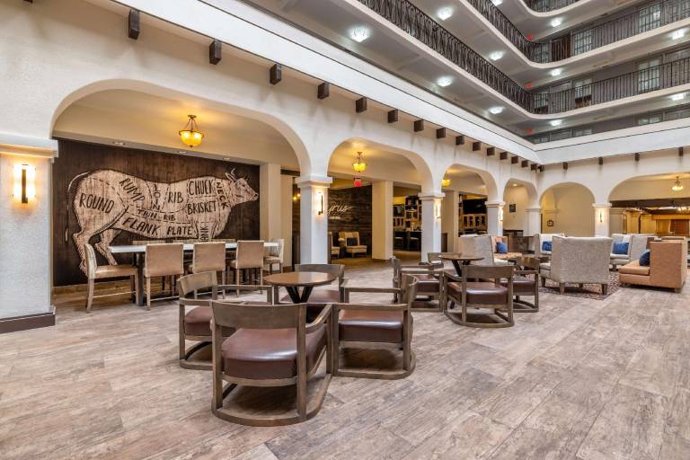 Embassy Suites by Hilton Tulsa I-44 — photo 2