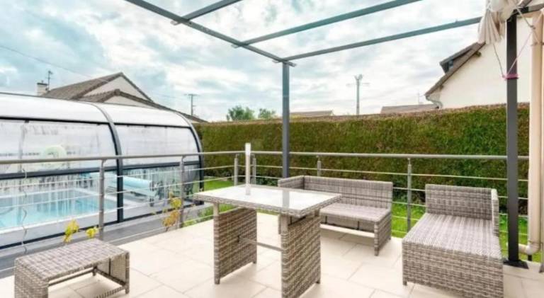 Villa with pool — photo 3