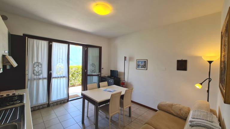 Holiday apartment with pool, garden & terrace — photo 4