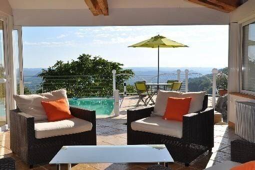 Villa with private pool & yard — photo 2