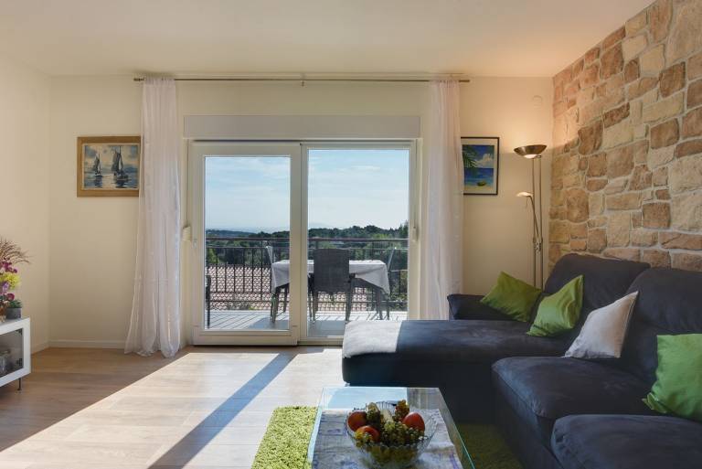 590 meters to the beach with sea views in Medulin